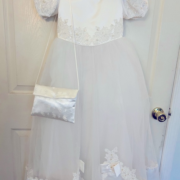 Mon Cheri White Puff Communion dress worn once comes with veil and small purse